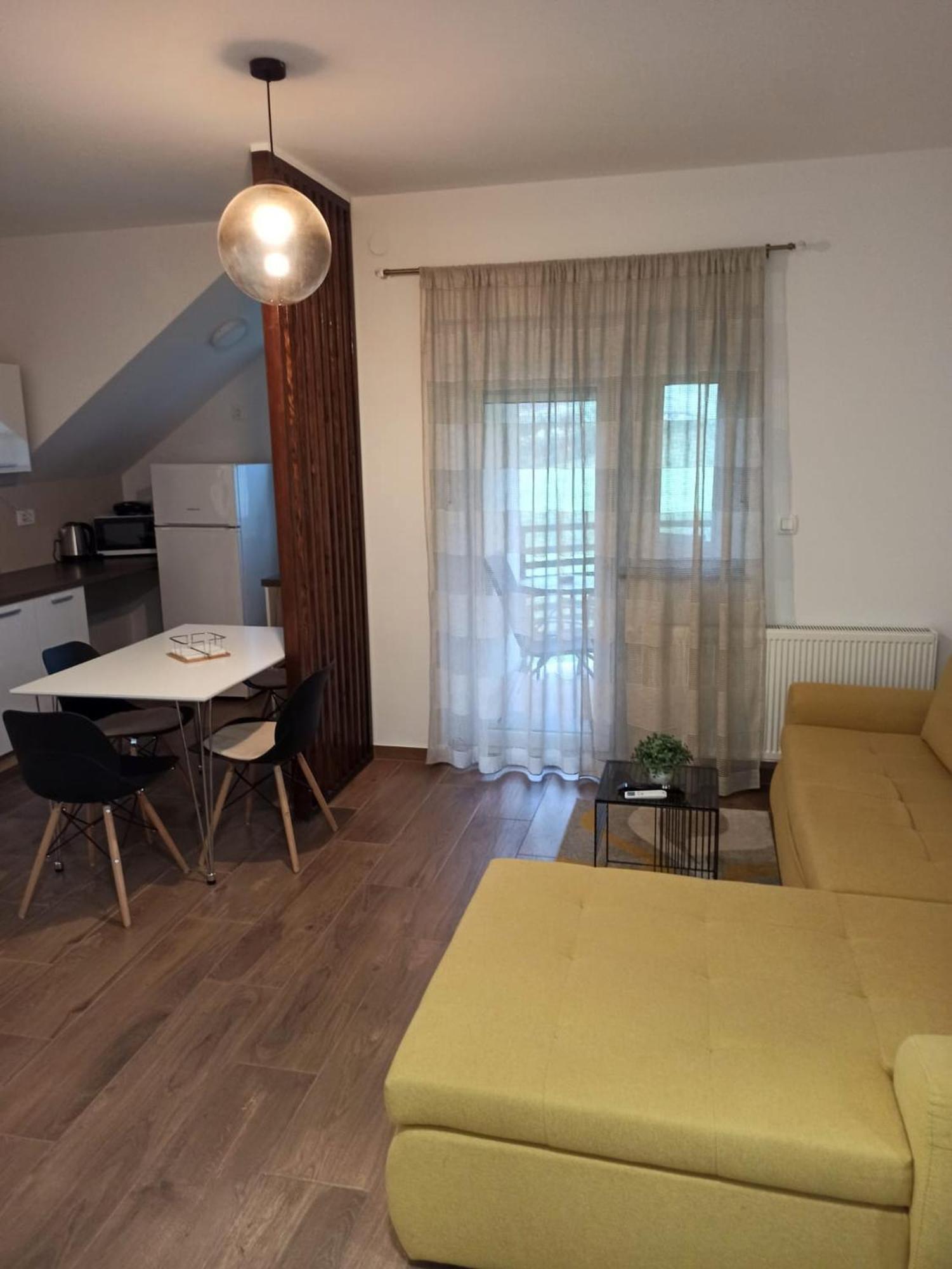 Apartmani Leptir Rakovica Exterior photo
